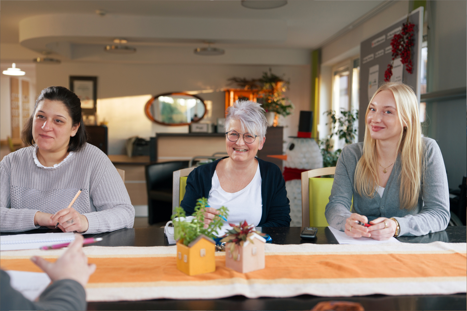 Besprechungsrunde im Wacholderpark